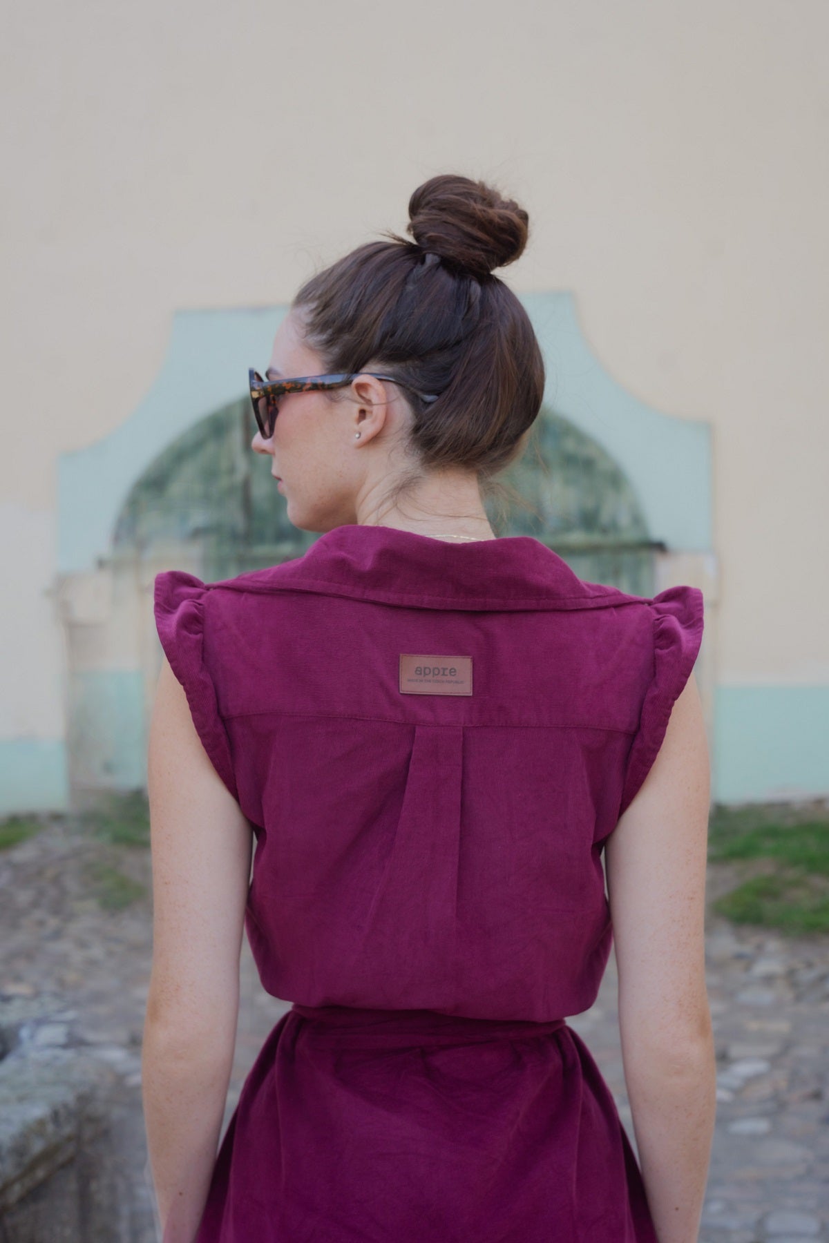 LIMITED Košilové šaty s volánkovými rukávy - bordó manšestr