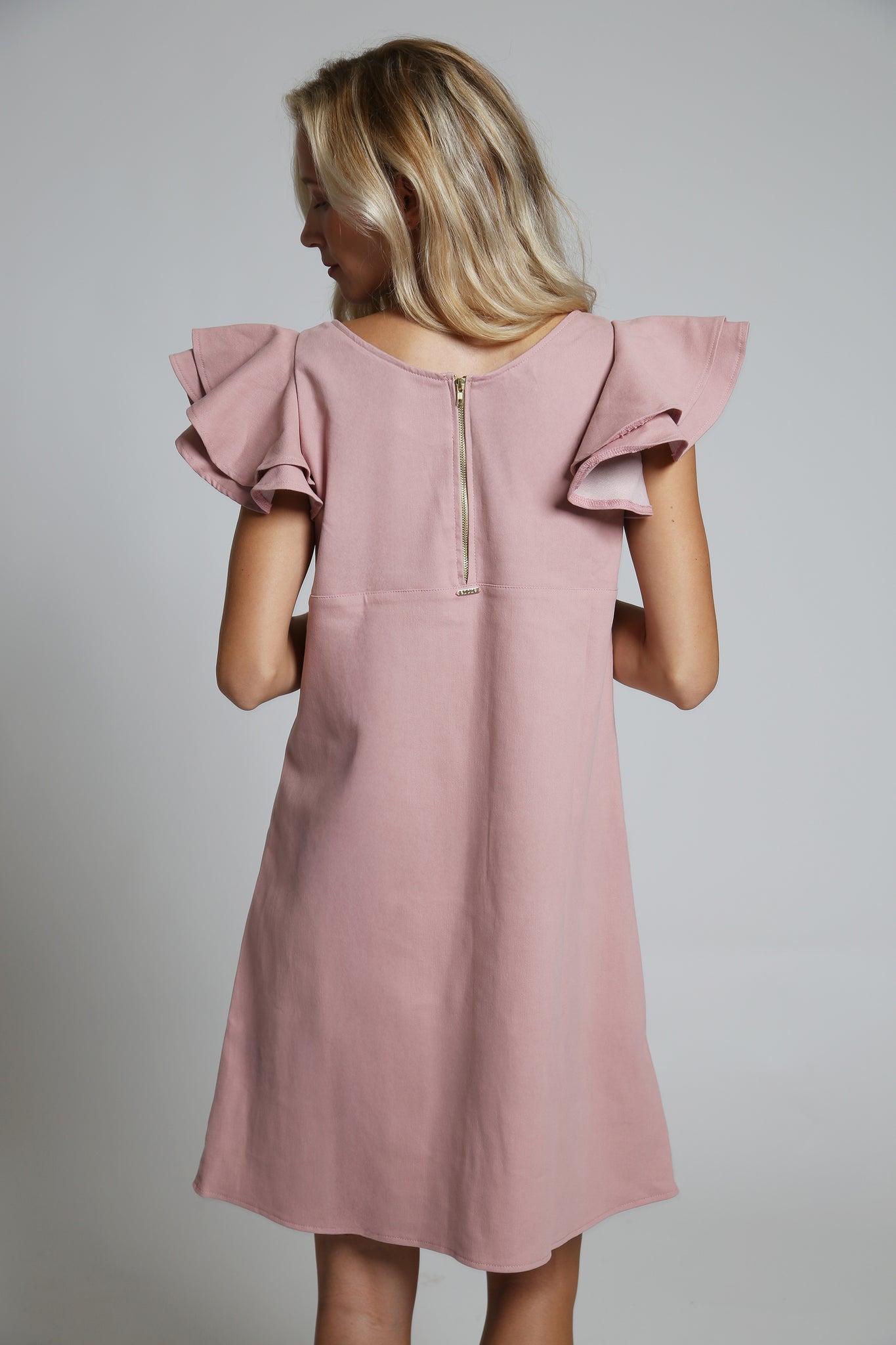 LIMITED Mini šaty s volánovými rukávy z pružného denimu - růžové