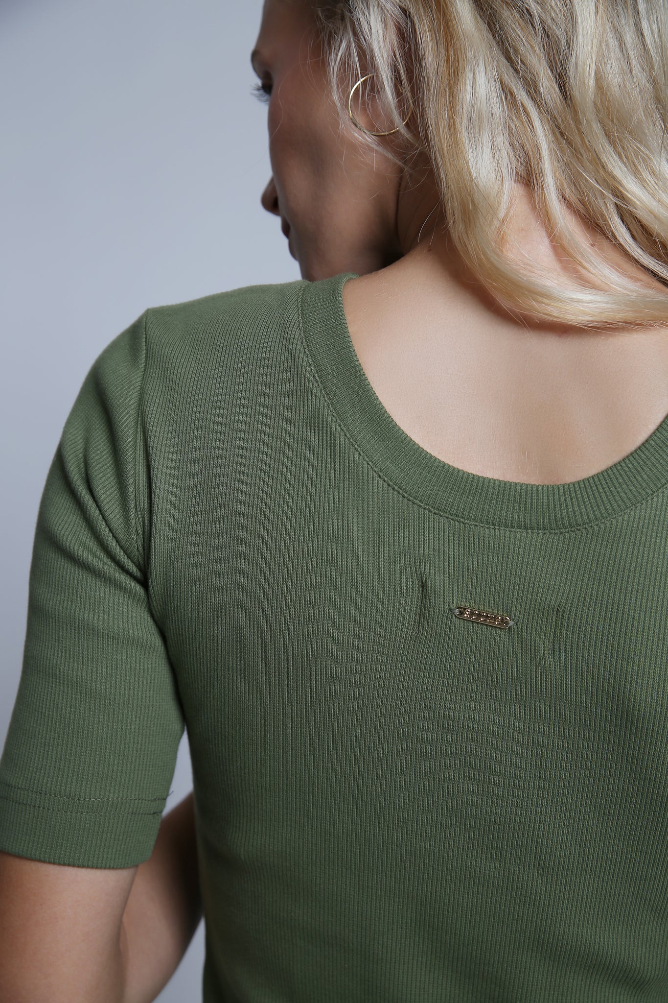 Úpletové šaty z organické GOTS bavlny - rukávy k lokti - olivové