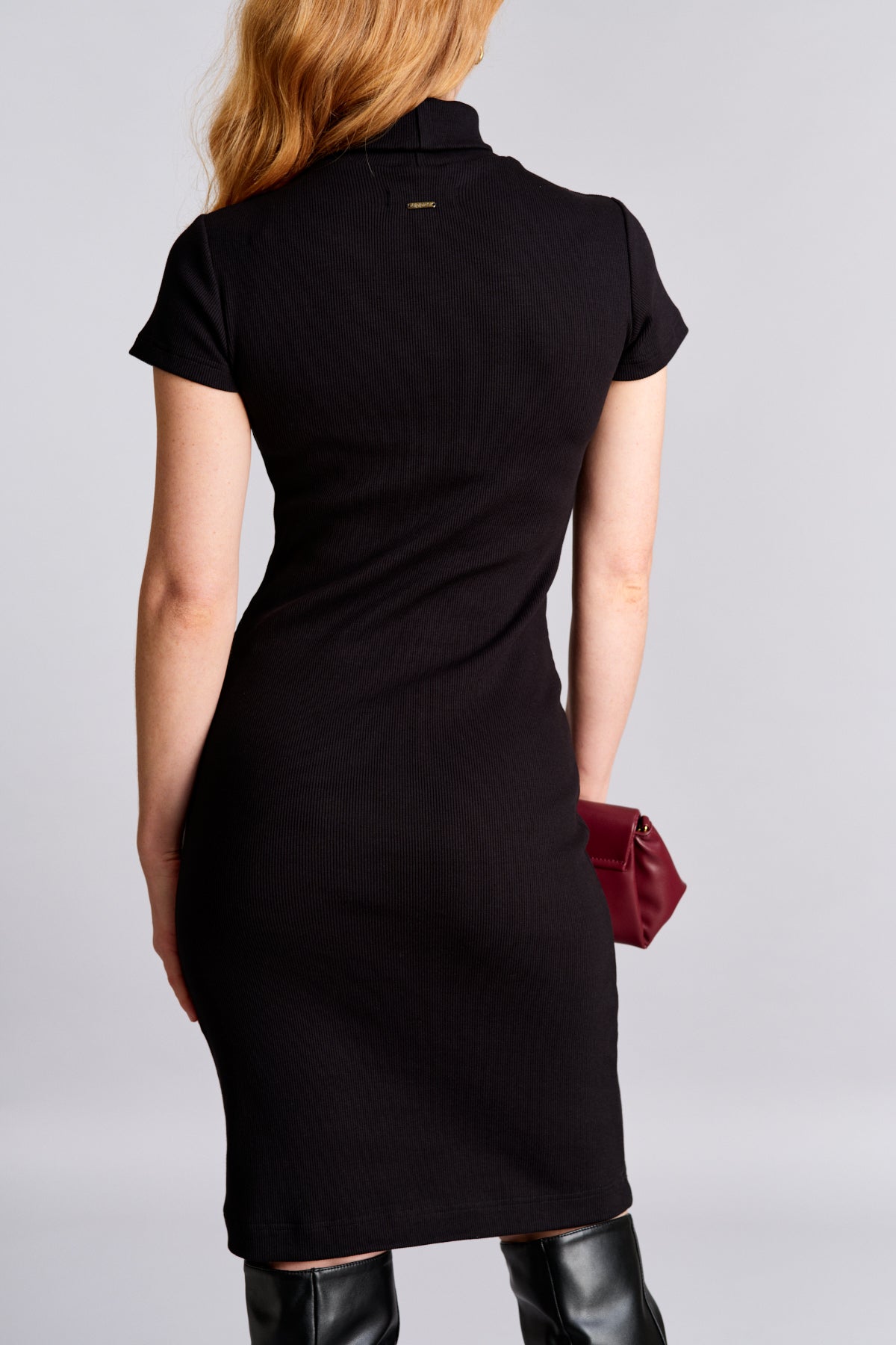 Úpletové šaty s rolákem z organické GOTS bavlny - krátký rukáv - černé